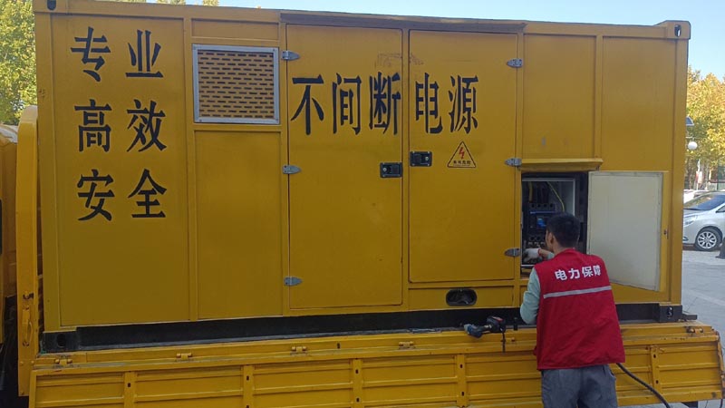 岚山柴油发电机组和UPS电源配合使用时，如何避免切换过程中的电力中断？